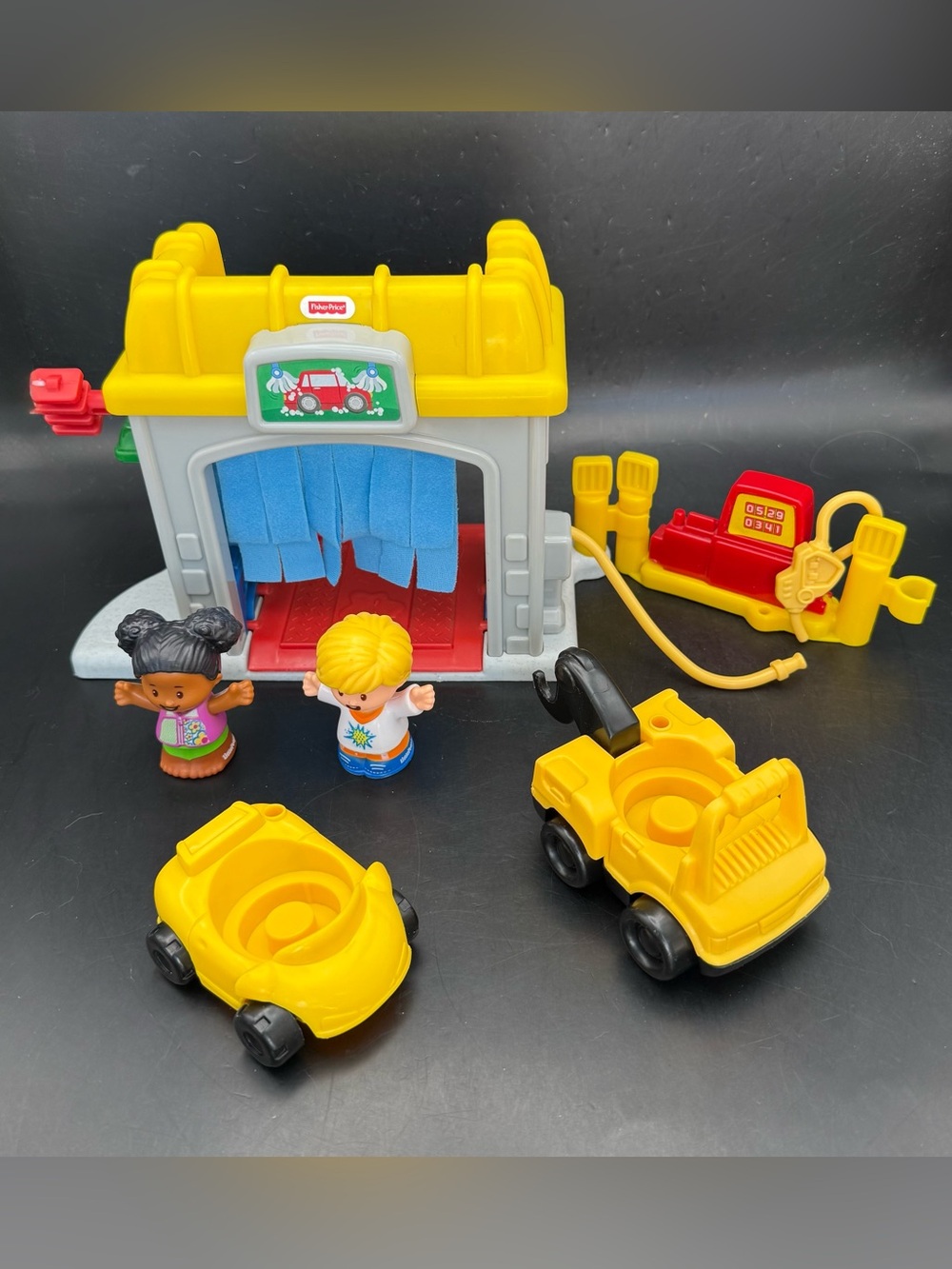 FISHER PRICE Little People Road Trip Ready Garage Car Wash Gas Pump Car 2 People